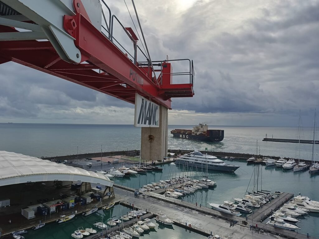 Waterfront Levante - Genova Potain MD 185